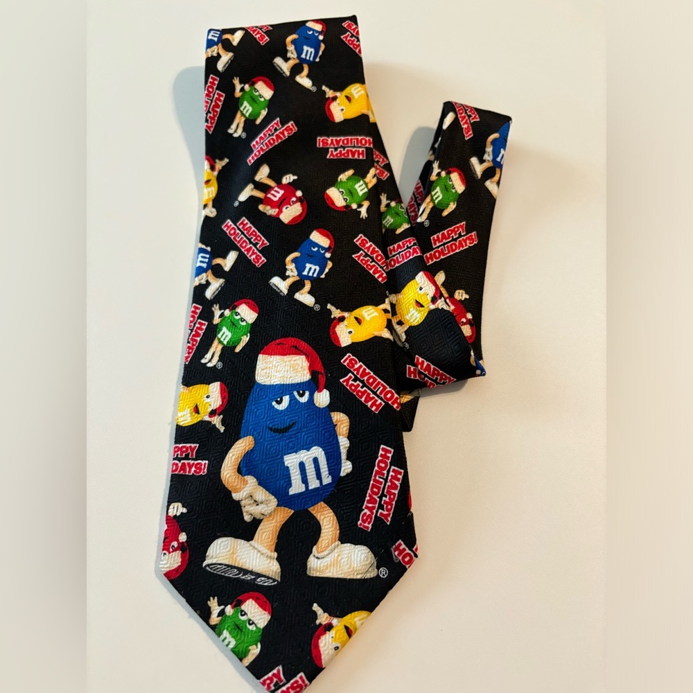 Men Holiday Tie with M&M